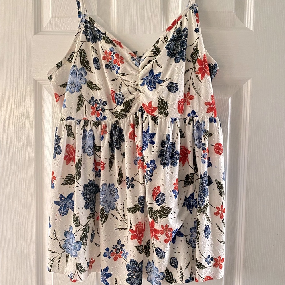 Torrid size 1 tank top with ruching on chest.